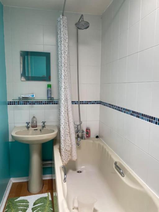 Cosy Apartment With Private Access And Kitchenette In Guildford (Adults Only) Worplesdon Экстерьер фото