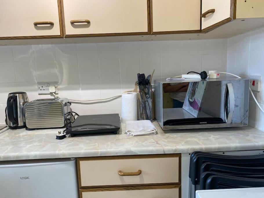 Cosy Apartment With Private Access And Kitchenette In Guildford (Adults Only) Worplesdon Экстерьер фото